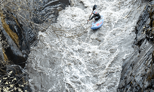 SAMAYA-X-NOURIA-NEWMAN-EXPÉDITION-COMBINÉE-SKI-KAYAK-EN-GÉORGIE Samaya