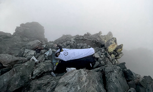 SAMAYA-x-ADRIEN-ANTOINE-BIVOUAC-MINIMALISTE-AU-GRAND-PIC-DE-LA-MEIJE Samaya